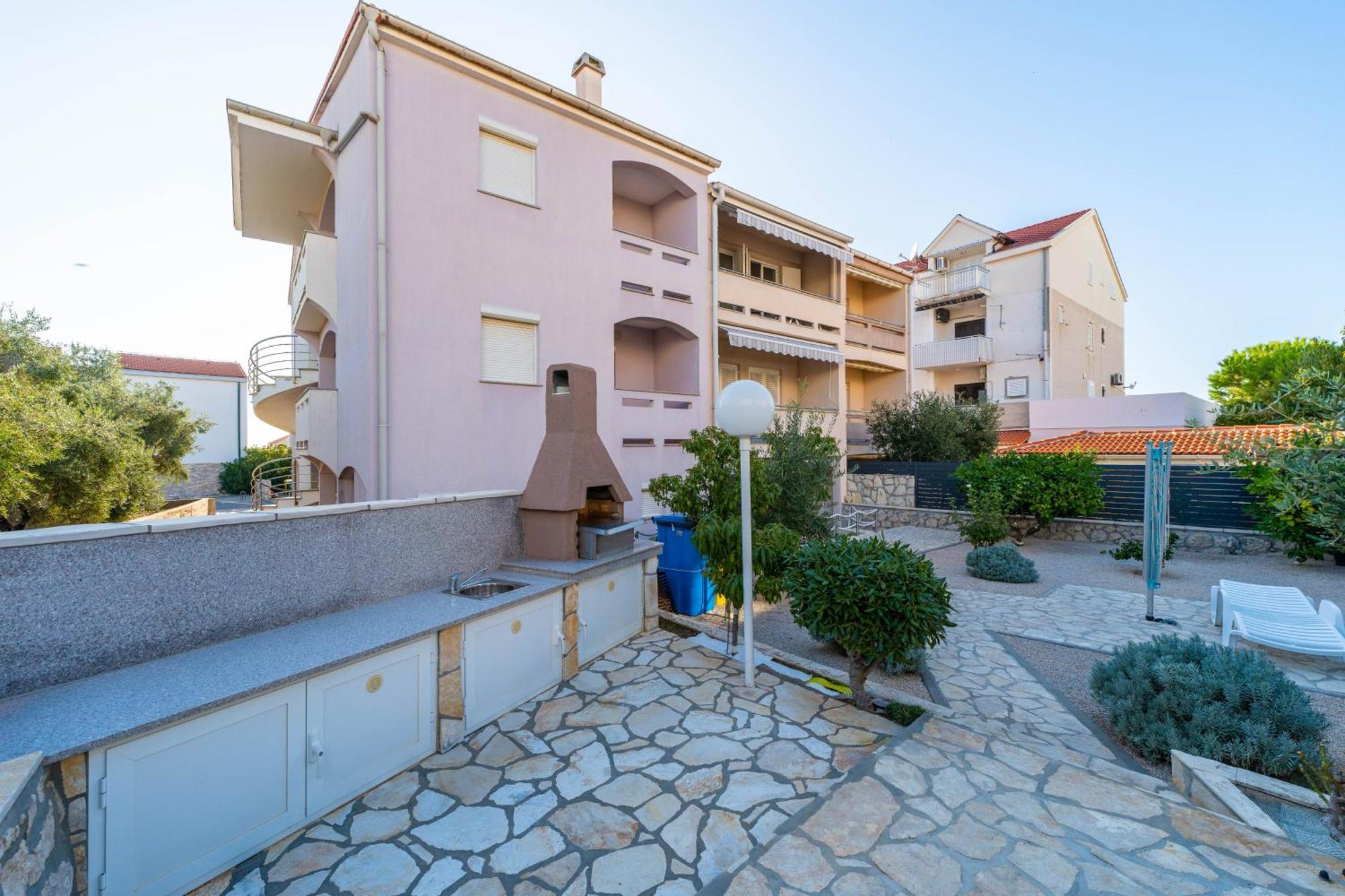 Apartments Cvetka Novalja Exterior photo